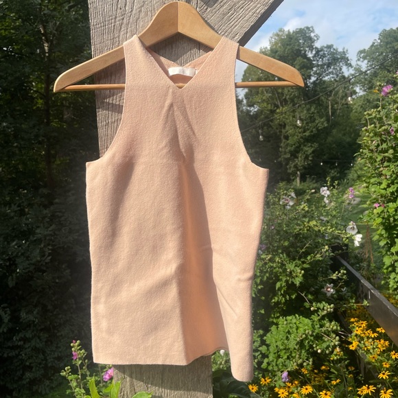 H&M Tops - Beautiful sweater halter tank top